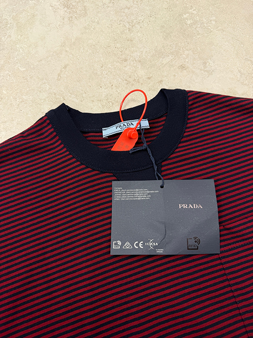 プラダ 新モデルストライプ半袖Tシャツ