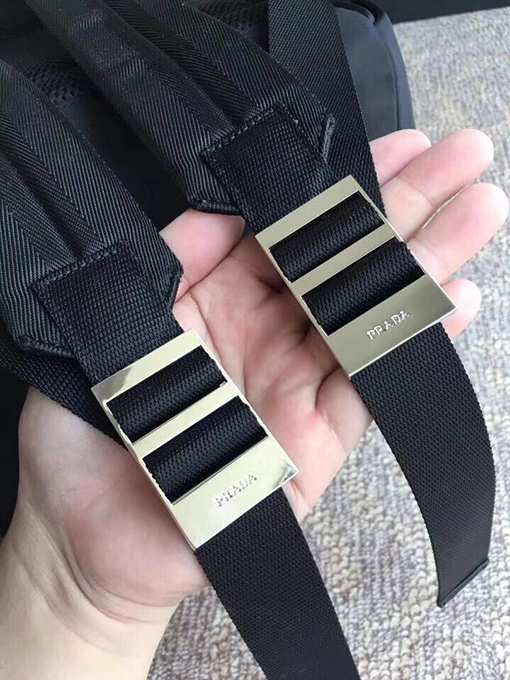 プラダスーパーコピー トライアングルロゴナイロンバックパック