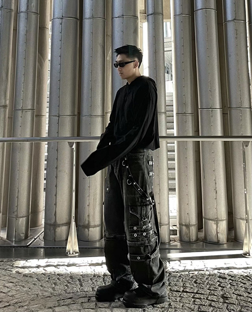 バレンシアガスーパーコピー 取り外し可能な頑丈なリベットリボンのワイドレッグ