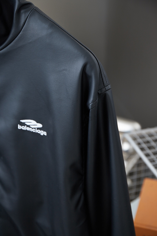 バレンシアガ ランウェイスタイルの 3B 刺繍レザージャケット