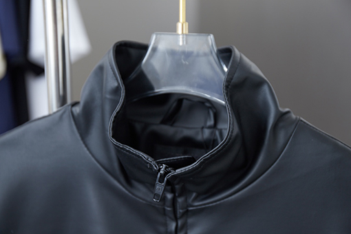 バレンシアガ ランウェイスタイルの 3B 刺繍レザージャケット