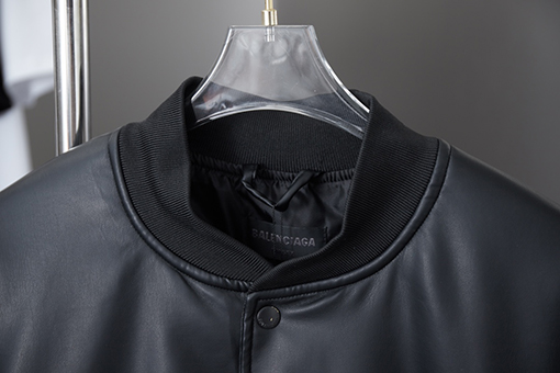 バレンシアガ 文字アップリケ刺繍りベースボールフライトレザージャケット