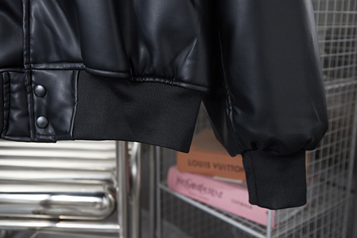 バレンシアガ 文字アップリケ刺繍りベースボールフライトレザージャケット