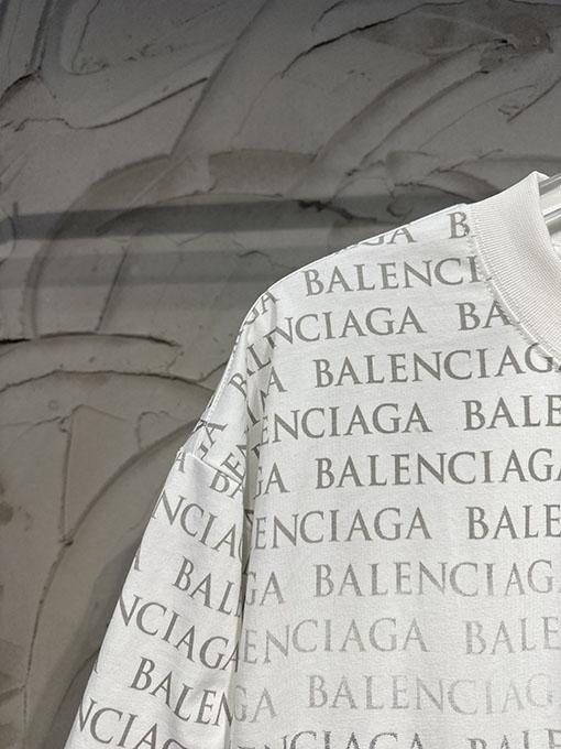バレンシアガスーパーコピー Balenciaga 全面ロゴプリント半袖Tシャツ