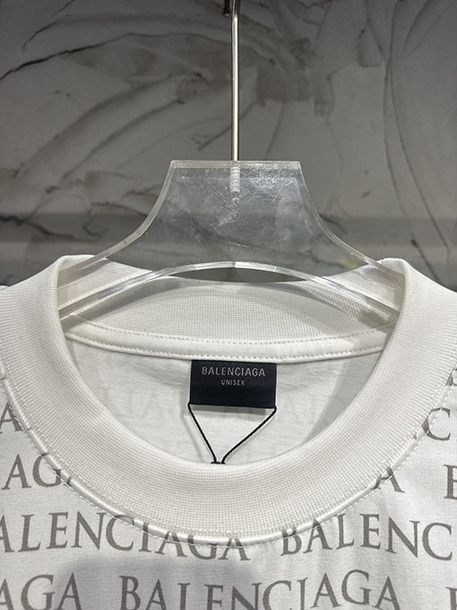 バレンシアガスーパーコピー Balenciaga 全面ロゴプリント半袖Tシャツ