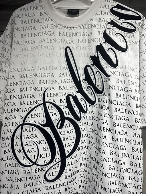 バレンシアガスーパーコピー Balenciaga 全面ロゴプリント半袖Tシャツ