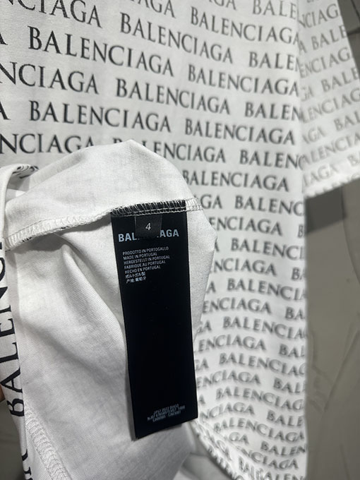 バレンシアガスーパーコピー Balenciaga 全面ロゴプリント半袖Tシャツ