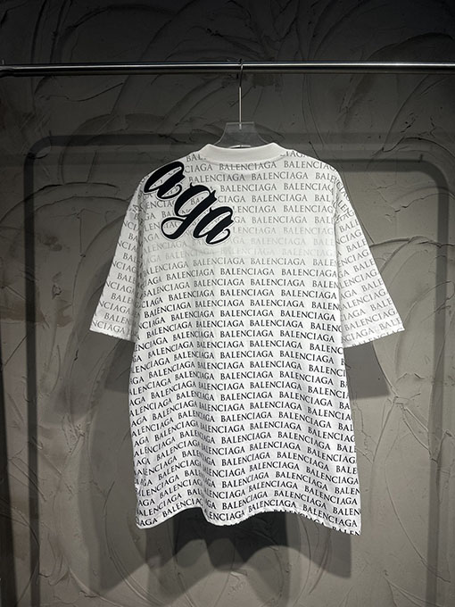 バレンシアガスーパーコピー Balenciaga 全面ロゴプリント半袖Tシャツ