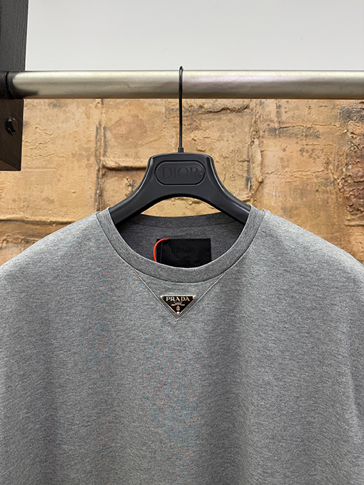 プラダ アイアントライアングルロゴ 半袖Tシャツ