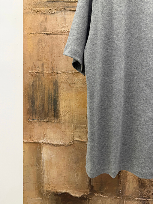 プラダ アイアントライアングルロゴ 半袖Tシャツ