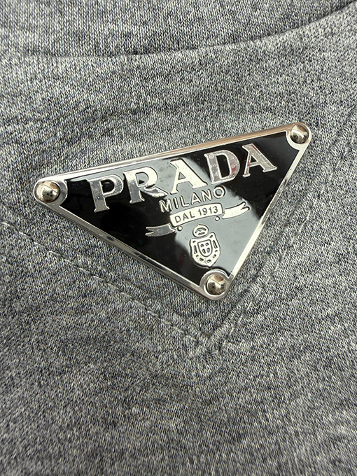 プラダ アイアントライアングルロゴ 半袖Tシャツ