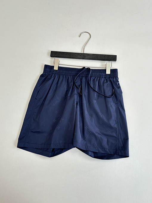 ルイヴィトンコピー 全面にプリントされたクラシックなエンボスパターンのビーチショーツ