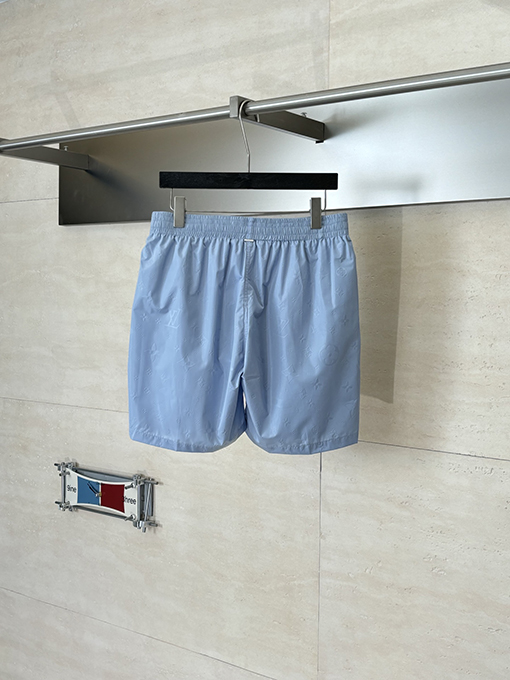 ルイヴィトンコピー 全面にプリントされたクラシックなエンボスパターンのビーチショーツ