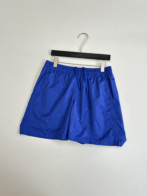 ルイヴィトンコピー 全面にプリントされたクラシックなエンボスパターンのビーチショーツ