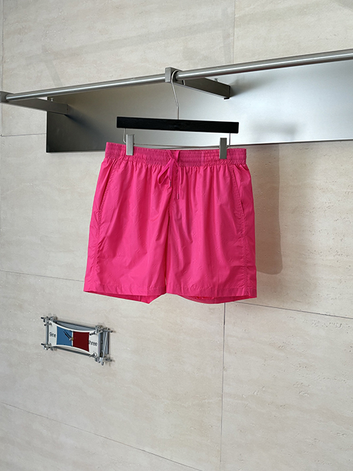 ルイヴィトンコピー 全面にプリントされたクラシックなエンボスパターンのビーチショーツ