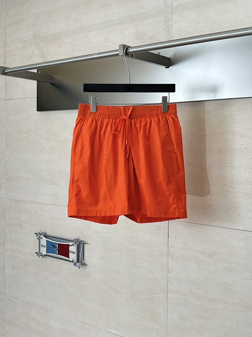 ルイヴィトンコピー 全面にプリントされたクラシックなエンボスパターンのビーチショーツ