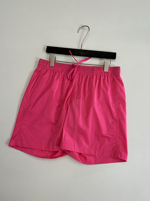 ルイヴィトンコピー 全面にプリントされたクラシックなエンボスパターンのビーチショーツ