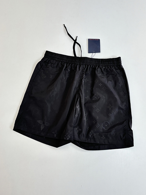 ルイヴィトンコピー 全面にプリントされたクラシックなエンボスパターンのビーチショーツ