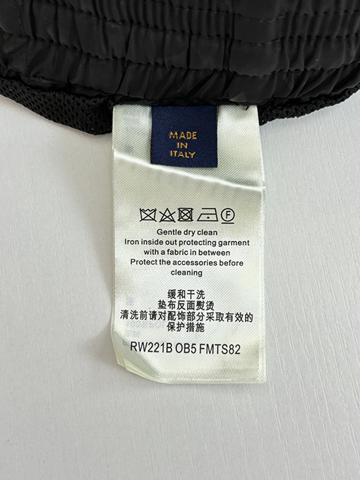 ルイヴィトンコピー 全面にプリントされたクラシックなエンボスパターンのビーチショーツ