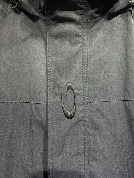 バレンシアガ Balenciaga 手描きのスプレーペイント刺繍りフード付きウィンドブレーカー