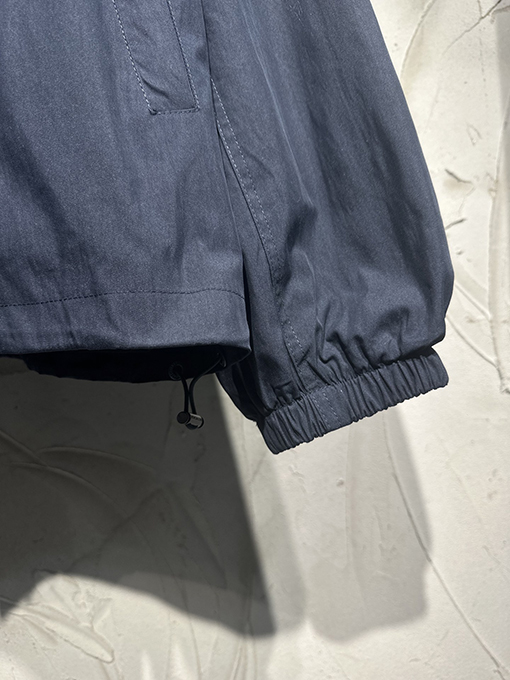 バレンシアガ Balenciaga 手描きのスプレーペイント刺繍りフード付きウィンドブレーカー