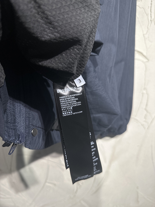 バレンシアガ Balenciaga 手描きのスプレーペイント刺繍りフード付きウィンドブレーカー