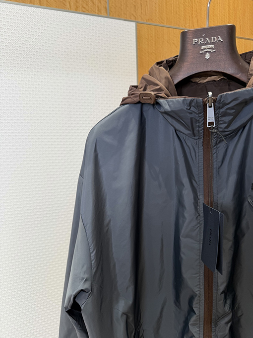プラダ 両面リバーシブル トライアングル ロゴ フード付きジャケット