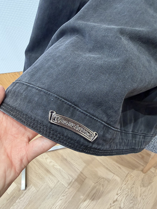 クロムハーツコピー クロス柄メタルタグ付きダメージデニムシャツジャケット