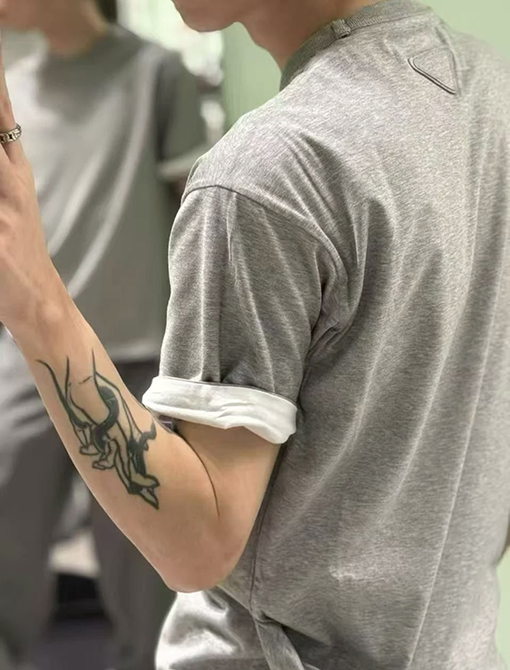 プラダスーパーコピー 両面二重構造のリバーシブル半袖Tシャツ