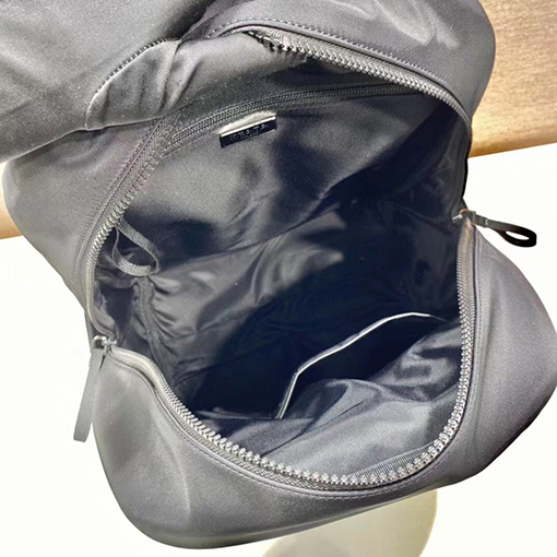 プラダ Linea Rossa サシリーズのバックパック