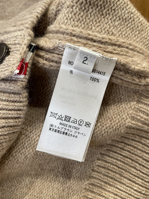 トムブラウンスーパーコピー 4本ストライプのVネックボタンダウンカーディガン