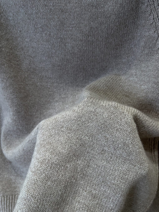 トムブラウンスーパーコピー 4本ストライプのVネックボタンダウンカーディガン