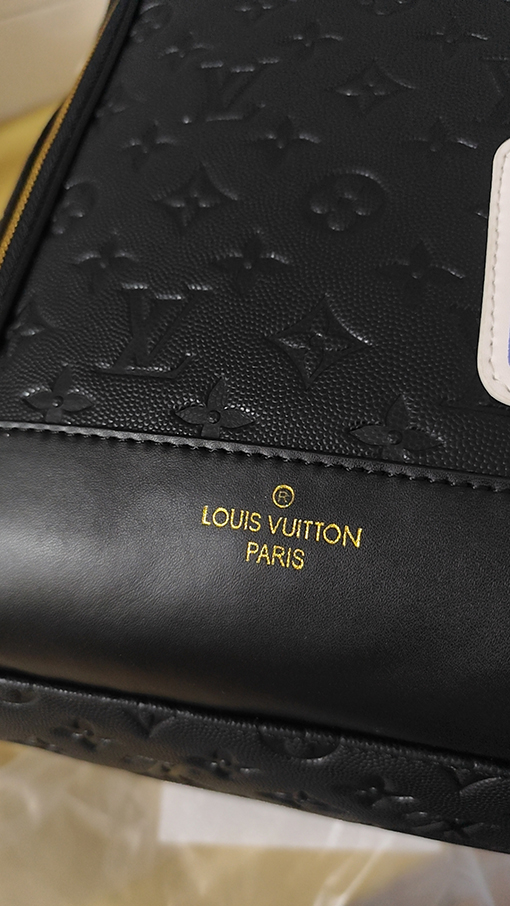 ルイヴィトン モノグラムエンボスの牛革バックパック M57972