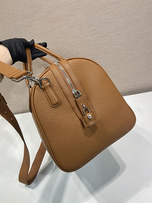 プラダ 新しい革製旅行バッグ