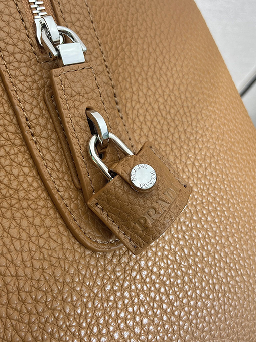 プラダ 新しい革製旅行バッグ