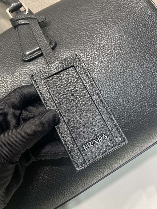 プラダ 新しい革製旅行バッグ