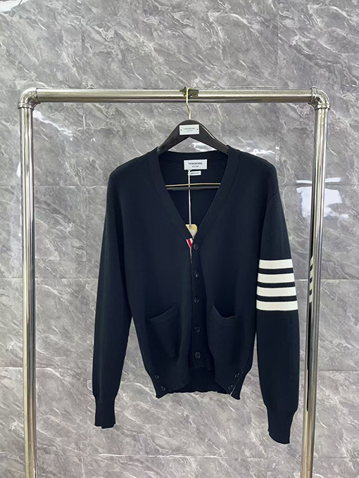 トムブラウンスーパーコピー 4ストライプVネックカーディガン
