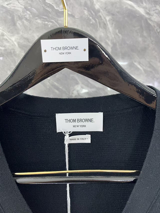 トムブラウンスーパーコピー 4ストライプVネックカーディガン