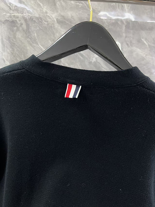 トムブラウンスーパーコピー 4ストライプVネックカーディガン