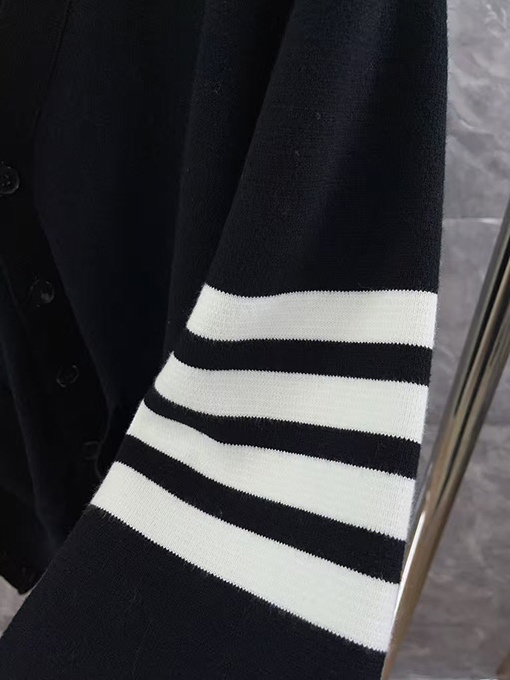 トムブラウンスーパーコピー 4ストライプVネックカーディガン