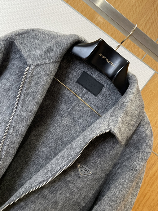 プラダスーパーコピー 三角ロゴラペルカシミアジャケット