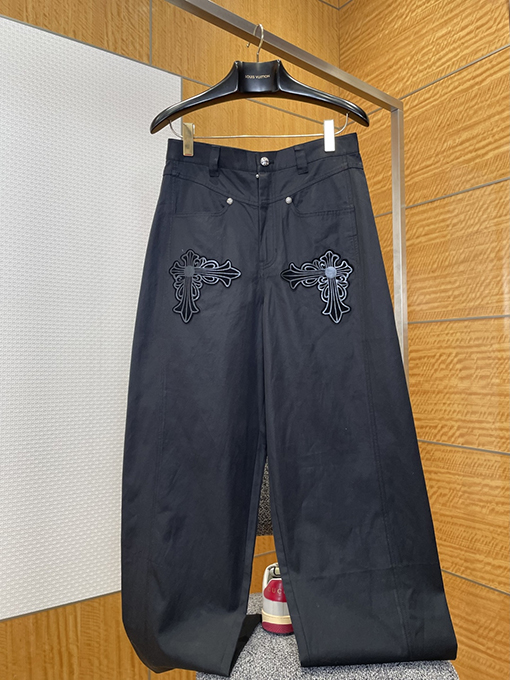 クロムハーツ スターリングシルバーのクロスステッチ刺繍りワイドレッグカーゴパンツ