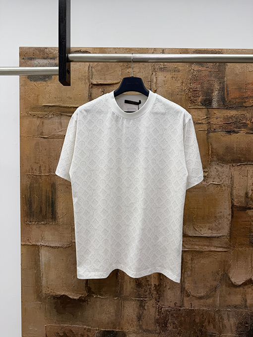 ルイヴィトン 全面モノグラムプリントの半袖Tシャツ