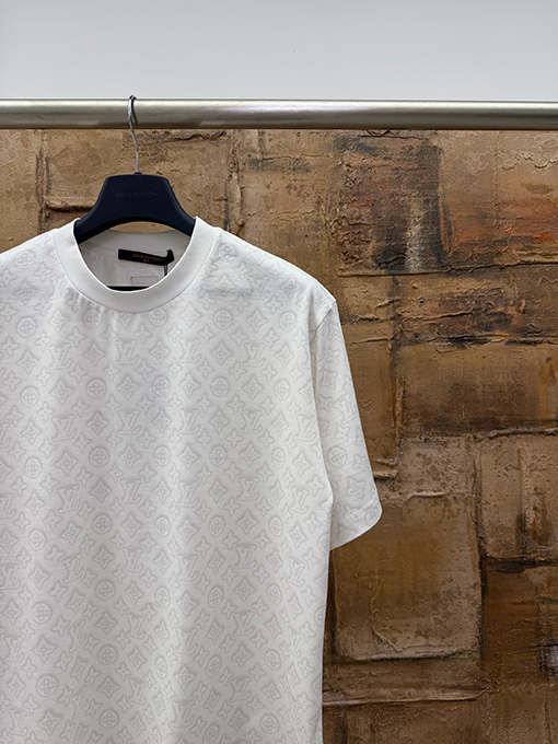 ルイヴィトン 全面モノグラムプリントの半袖Tシャツ