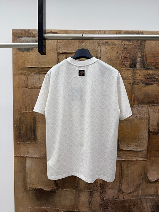 ルイヴィトン 全面モノグラムプリントの半袖Tシャツ