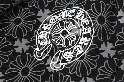 クロムハーツ 全体にさりげなくサンスクリット文字をプリントしたカジュアルパンツ