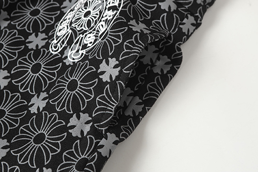 クロムハーツ 全体にさりげなくサンスクリット文字をプリントしたカジュアルパンツ