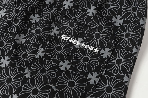 クロムハーツ 全体にさりげなくサンスクリット文字をプリントしたカジュアルパンツ