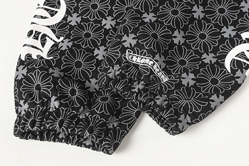 クロムハーツ 全体にさりげなくサンスクリット文字をプリントしたカジュアルパンツ