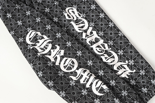 クロムハーツ 全体にさりげなくサンスクリット文字をプリントしたカジュアルパンツ